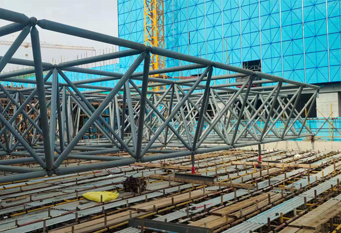 山南高铁东总部基地2号楼网架